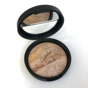 Laura Geller Balance N Brighten Medium Foundation!